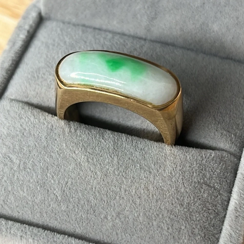 VINTAGE 14K GOLD JADE SADDLE RING